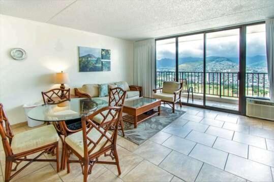 Deluxe Panoramic Mountain View Condo - 37Th Floor, Free Parking & Wifi Condo Honolulu Bagian luar foto