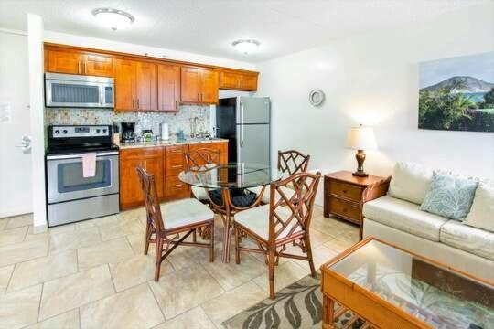 Deluxe Panoramic Mountain View Condo - 37Th Floor, Free Parking & Wifi Condo Honolulu Bagian luar foto