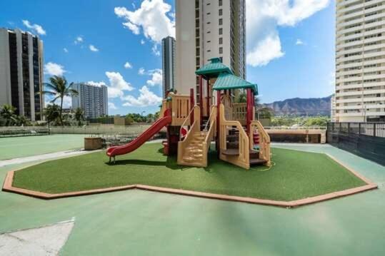 Deluxe Panoramic Mountain View Condo - 37Th Floor, Free Parking & Wifi Condo Honolulu Bagian luar foto