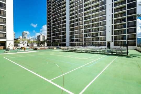 Deluxe Panoramic Mountain View Condo - 37Th Floor, Free Parking & Wifi Condo Honolulu Bagian luar foto