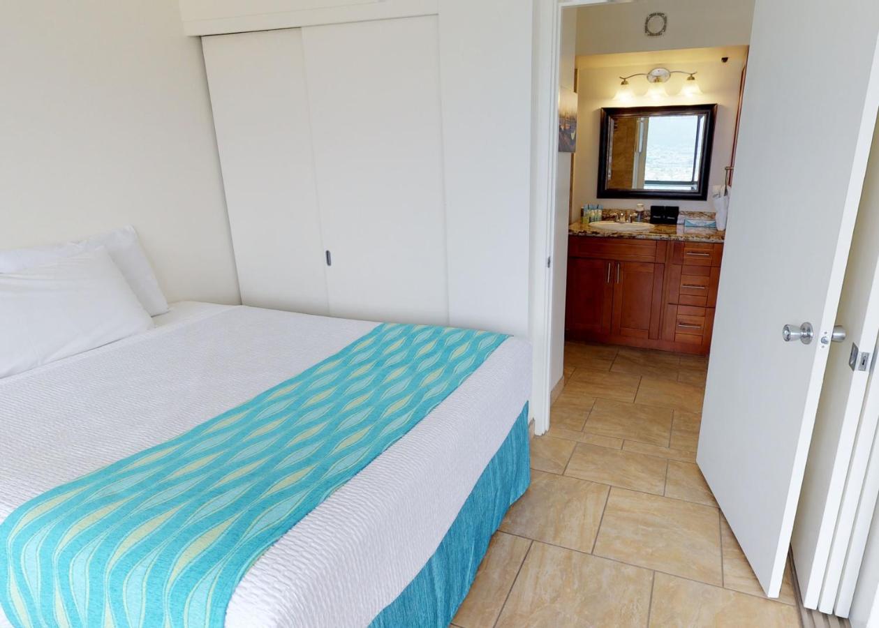 Deluxe Panoramic Mountain View Condo - 37Th Floor, Free Parking & Wifi Condo Honolulu Bagian luar foto