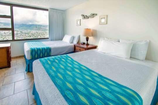 Deluxe Panoramic Mountain View Condo - 37Th Floor, Free Parking & Wifi Condo Honolulu Bagian luar foto