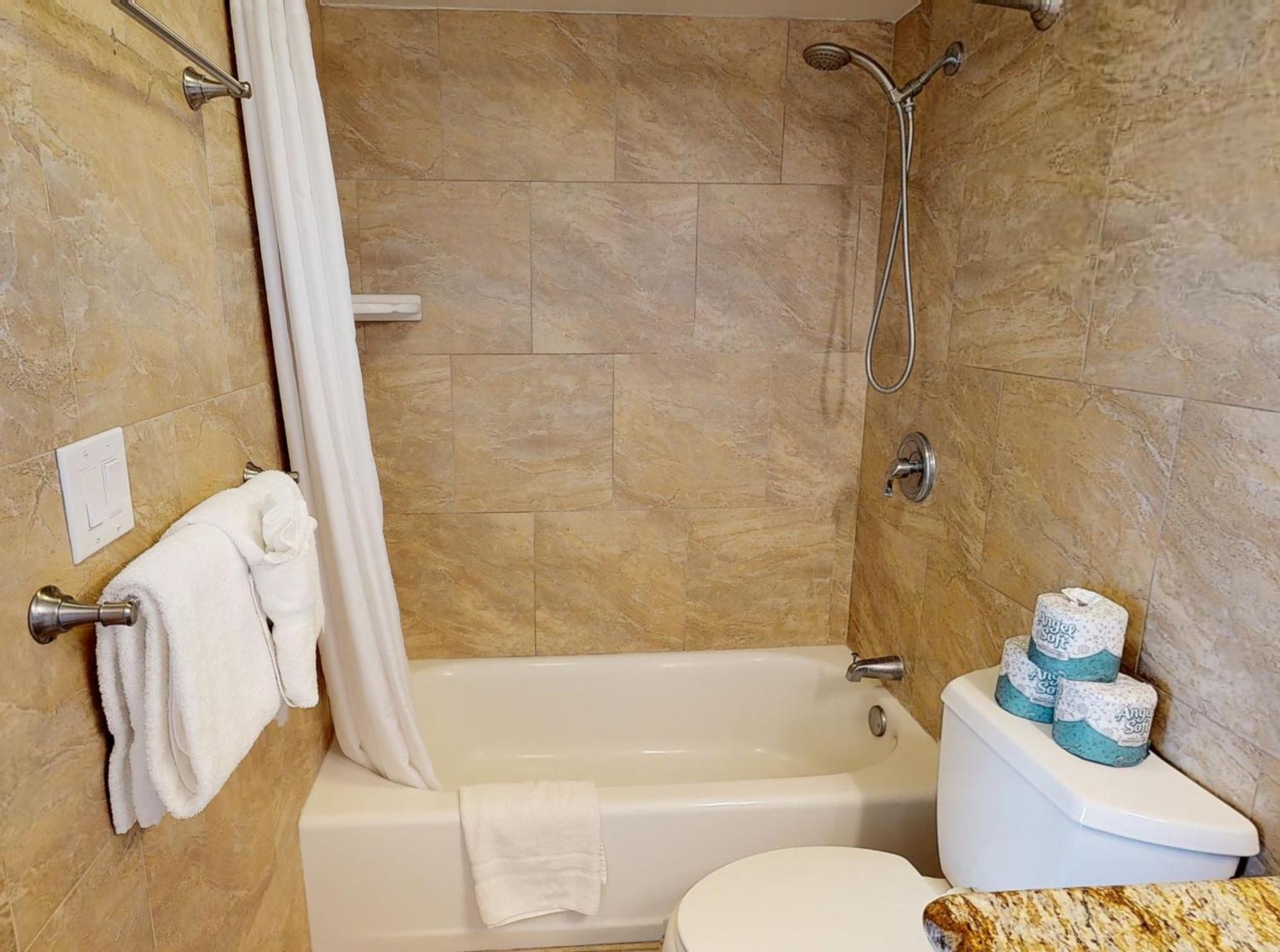 Deluxe Panoramic Mountain View Condo - 37Th Floor, Free Parking & Wifi Condo Honolulu Bagian luar foto
